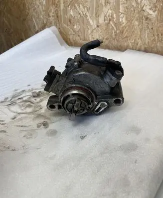 Volvo V40 Vacuum pump 9684786780