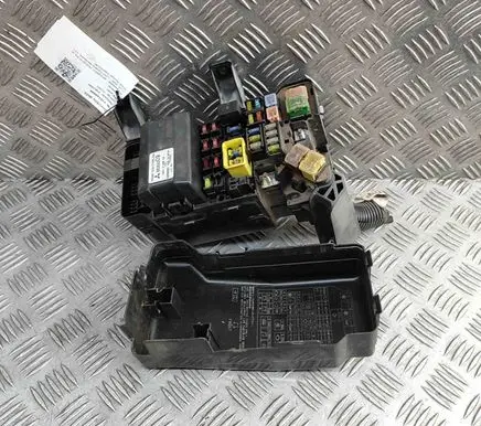 Mitsubishi Pajero Fuse box set 8638A009 8501A646