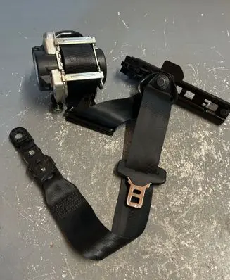 Volvo V40 Front seatbelt 4R2302LLA 010R0000 0589P10021