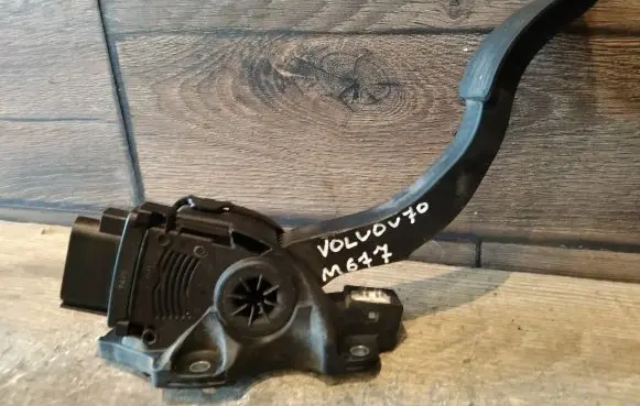 Volvo V70 Accelerator throttle pedal