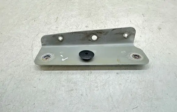 Audi TT TTS Mk2 Fender mounting bracket 8J0821151C