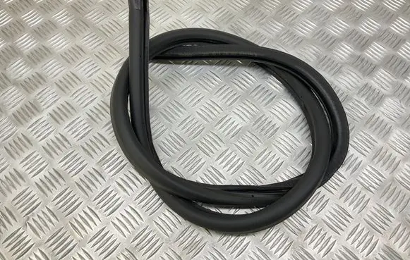 Volkswagen Eos Front door rubber seal 1Q0867911B