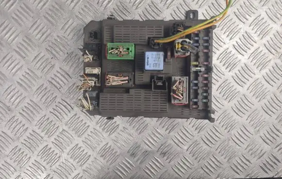 Citroen C5 Fuse module 9645352980