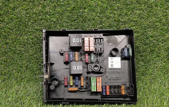 Skoda Yeti (5L) Power management control unit 1K0937125D 017183073