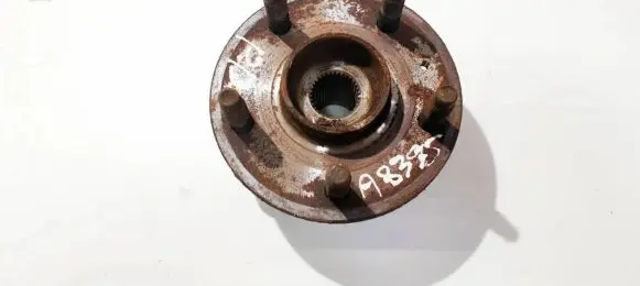 Front wheel hub