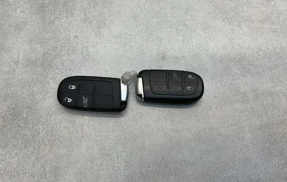 Jeep Grand Cherokee Ignition key/card 68143506AC