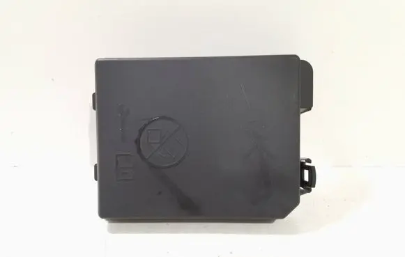 Opel Mokka Fuse box cover 95263743