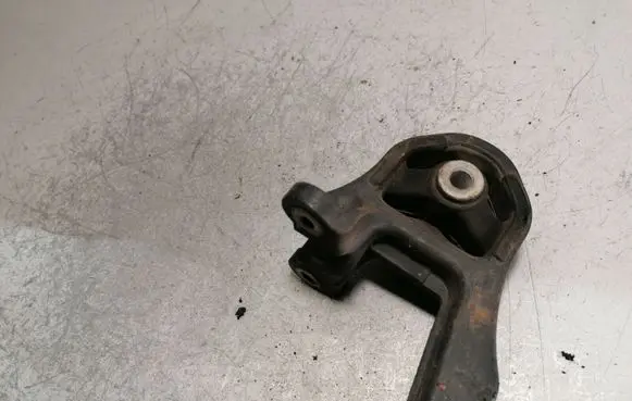 Honda CR-V Rear differential/diff mount bracket 