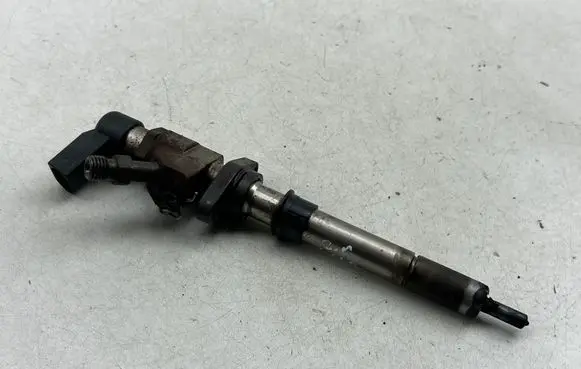 Ford Kuga I Fuel injector 9657144580