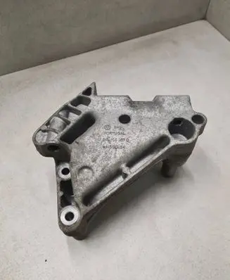 Skoda Octavia Mk3 (5E) Engine mounting bracket 04L199207D