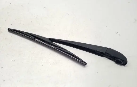 Rear wiper blade arm