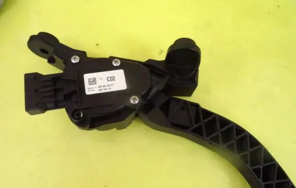 Hyundai Veloster Accelerator throttle pedal 32700XXXXX 32700-XXXXX