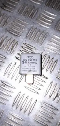 Audi A6 S6 C5 4B Fuel pump relay 4D0951253