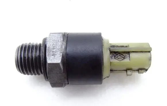 Opel Vivaro Oil pressure sensor 