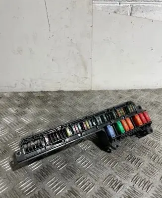 BMW 5 E60 E61 Fuse module 25613290 6957330