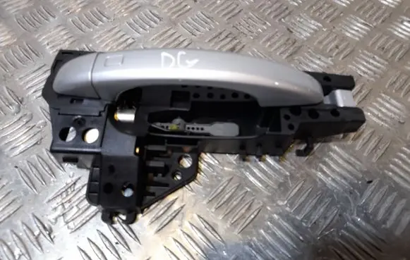 Rear door exterior handle/bracket