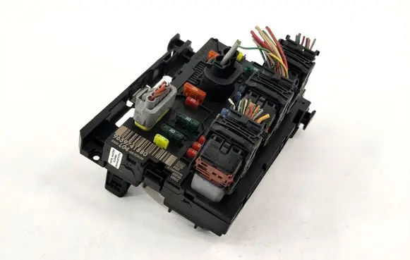 Peugeot 207 Fuse module 9659741880