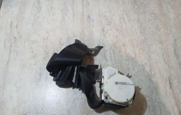 BMW 3 E90 E91 Front seatbelt 33059849