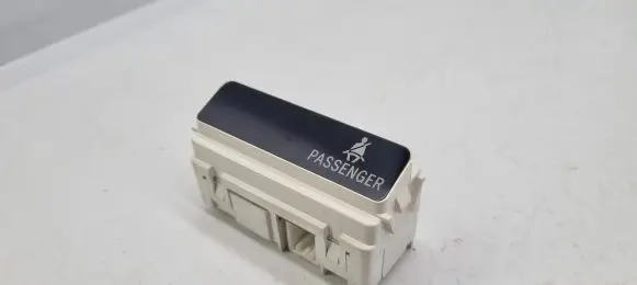 Passenger airbag on/off switch
