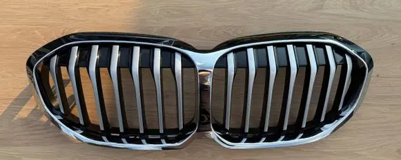 BMW 1 F40 Front bumper upper radiator grill 13725810 7076801
