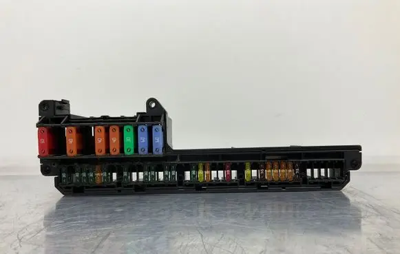 BMW 5 E60 E61 Fuse module 6957330