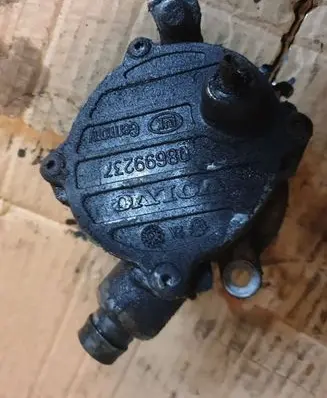 Volvo V70 Vacuum pump 08699237