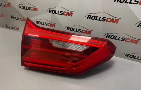 Tailgate rear/tail lights
