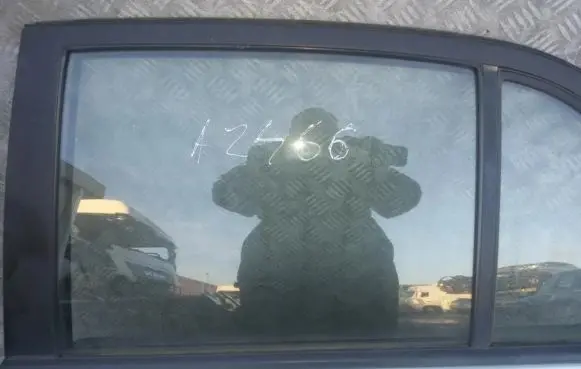 Mazda 626 Rear door window glass