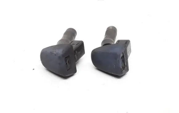 Volvo XC60 Windshield washer spray nozzle 30796027 30796028