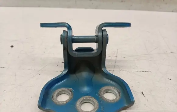 MG ZS Front door lower hinge 