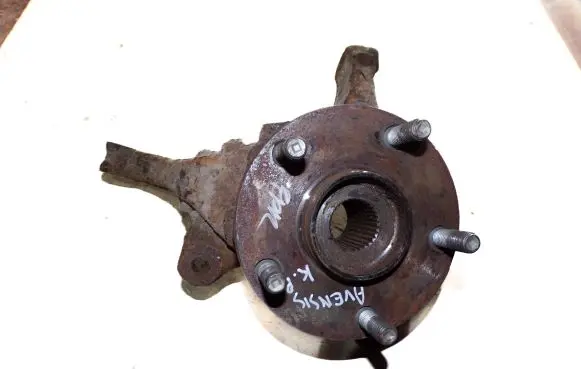 Toyota Avensis T270 Front wheel hub spindle knuckle