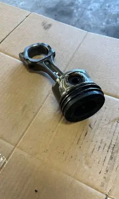 Hyundai Santa Fe Piston with connecting rod