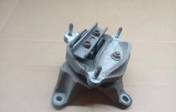 Audi Q5 SQ5 Gearbox mount 8K0399115R