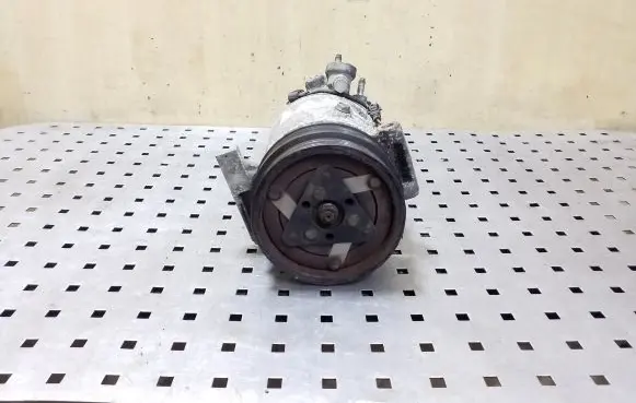 Volvo V40 Air conditioning (A/C) compressor (pump) 31292175