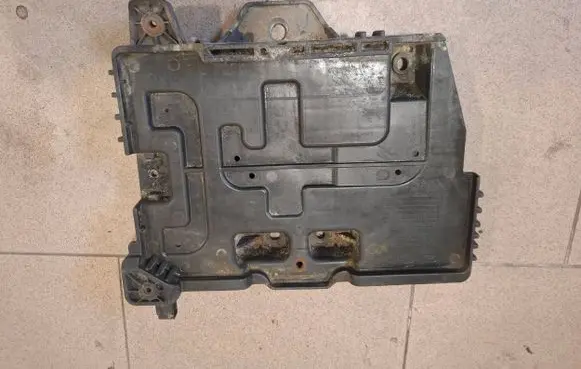Battery box tray