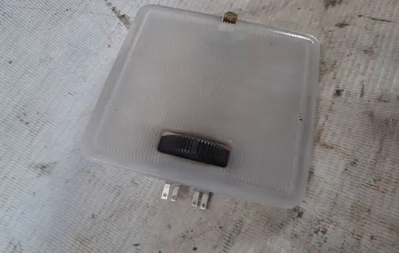 Volkswagen PASSAT B2 Rear seat light 321947111
