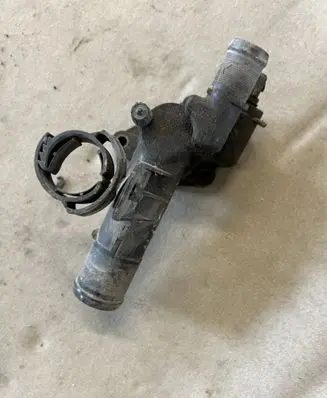 Thermostat/thermostat housing