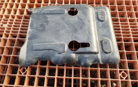Volkswagen Touareg I Fuel tank bottom protection 7L0201979
