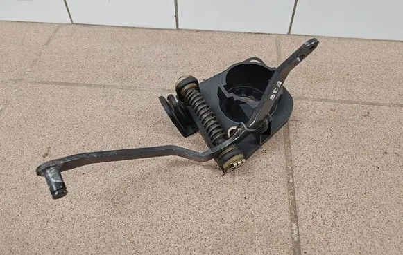BMW 3 E36 Accelerator throttle pedal bracket 1159760