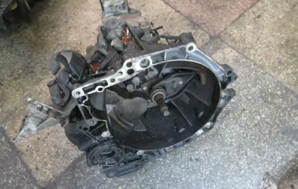 Peugeot 308 Manual 5 speed gearbox KRIS235789