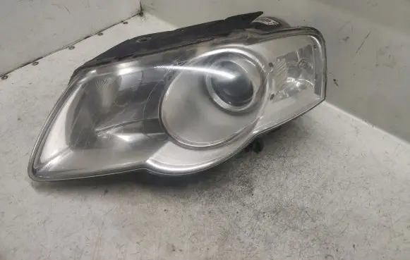 Volkswagen PASSAT B6 Headlight/headlamp
