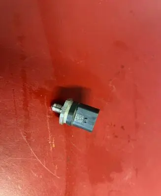 BMW X5 F15 Fuel pressure sensor 7620946