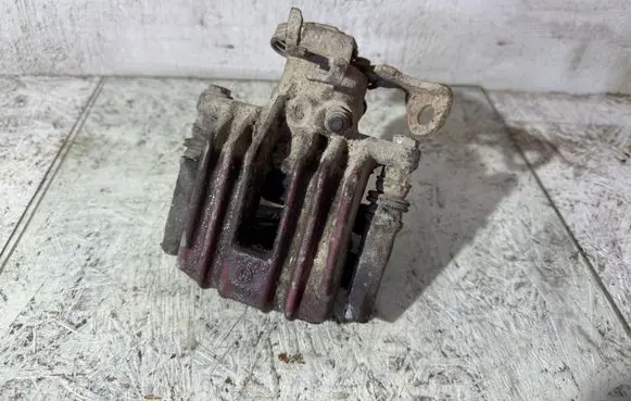Volkswagen PASSAT B5 Rear brake caliper