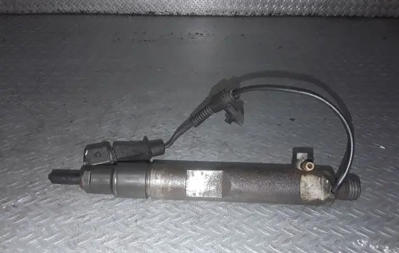 Volkswagen Sharan Fuel injector 038130201F