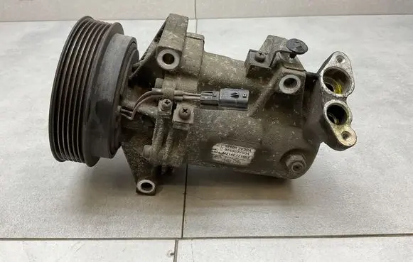 Nissan Juke I F15 Air conditioning (A/C) compressor (pump) 926003VD0A