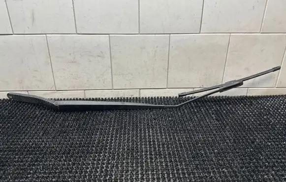 Renault Clio IV Front wiper blade arm 288866347R