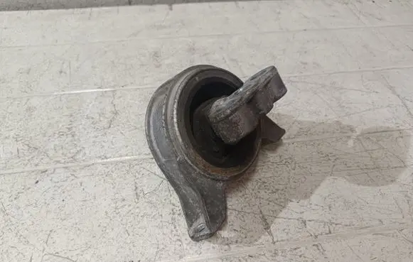 Opel Zafira A Engine mount bracket 24427298