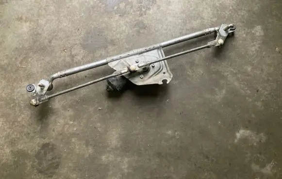 Front wiper linkage and motor