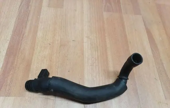 Mercedes-Benz Sprinter W901 W902 W903 W904 Breather hose/pipe A6110161081