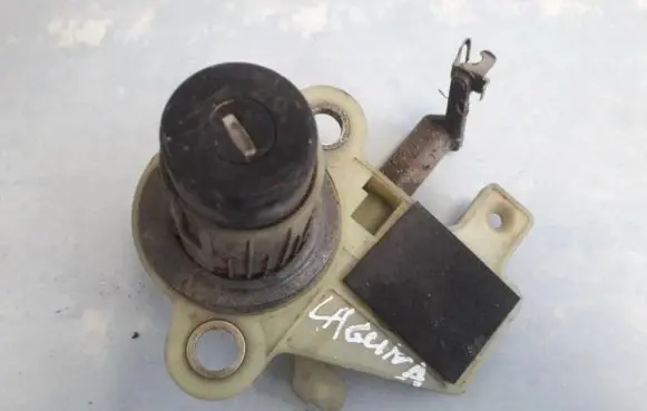 Renault Laguna I Tailgate exterior lock 